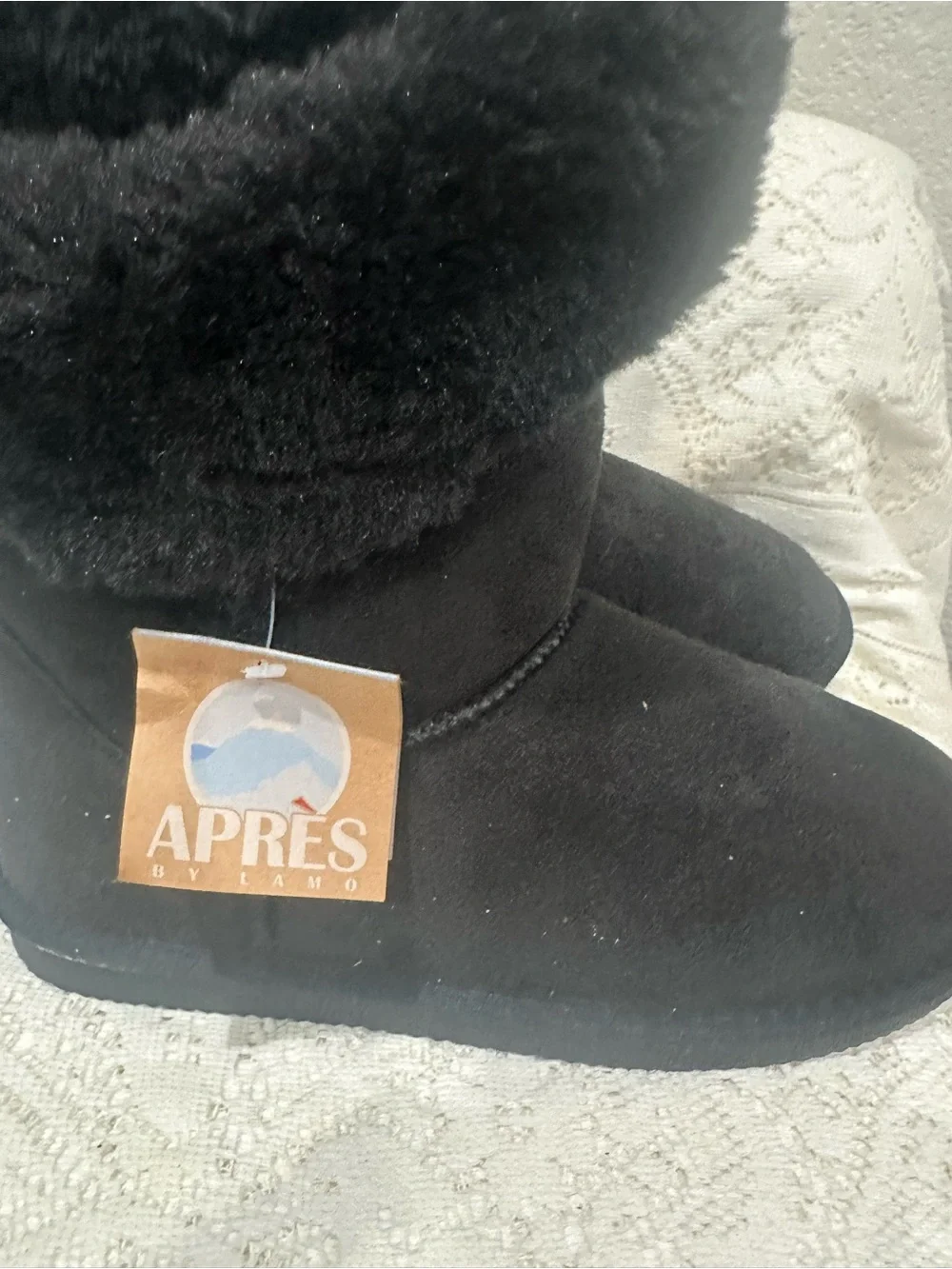 NWT Apres by Lamo Black  faux Shearling Lined Women's Boots size 8